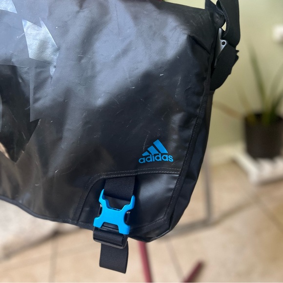 ADIDAS Procycling Messenger bag w/ Laptop sleeve - Picture 8 of 8